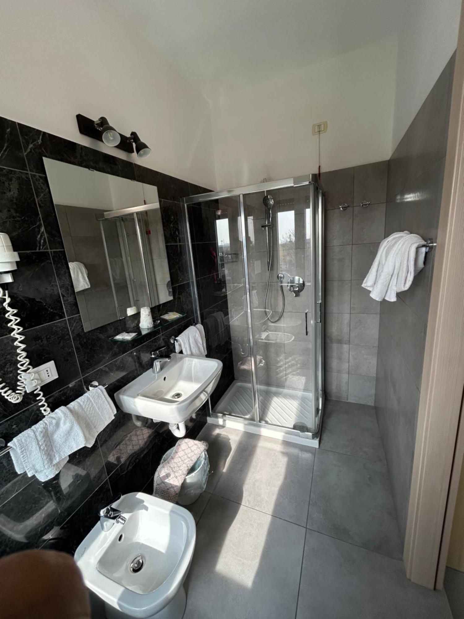 Hotel Marchina Бреша Екстериор снимка
