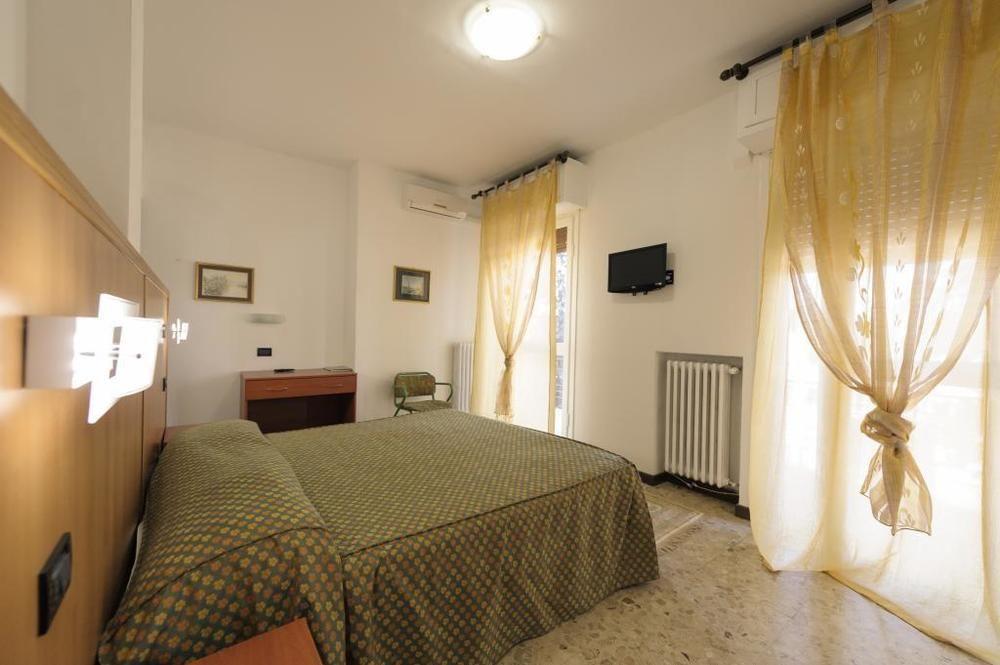 Hotel Marchina Бреша Екстериор снимка