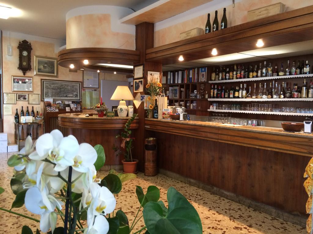 Hotel Marchina Бреша Екстериор снимка