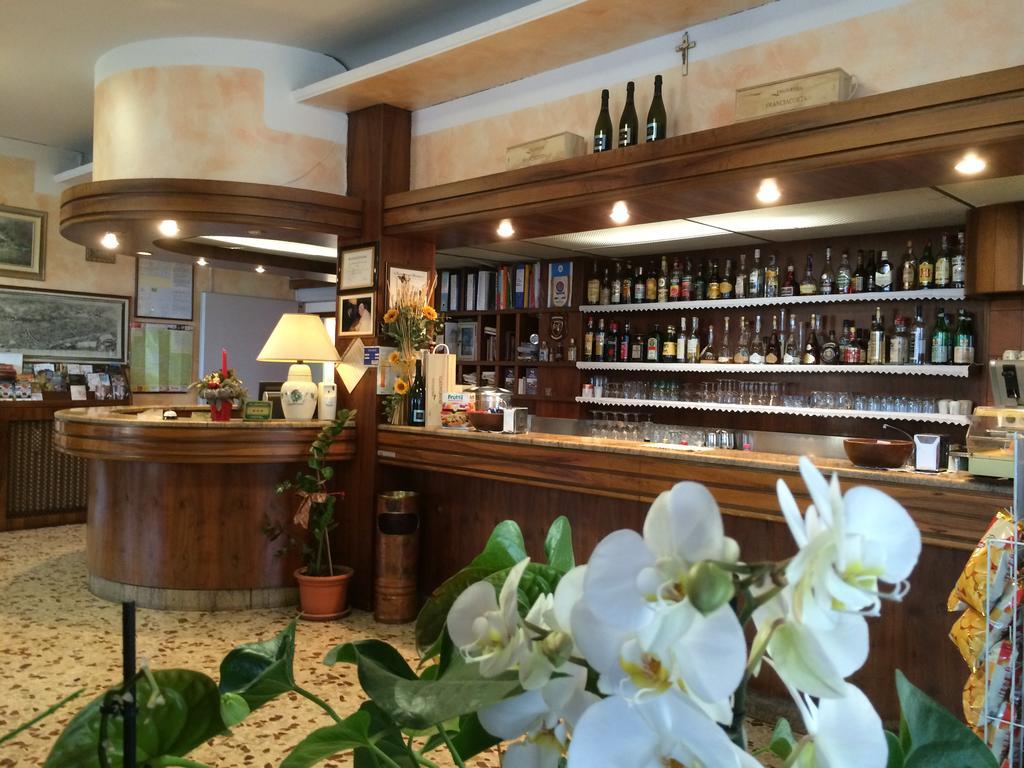 Hotel Marchina Бреша Екстериор снимка