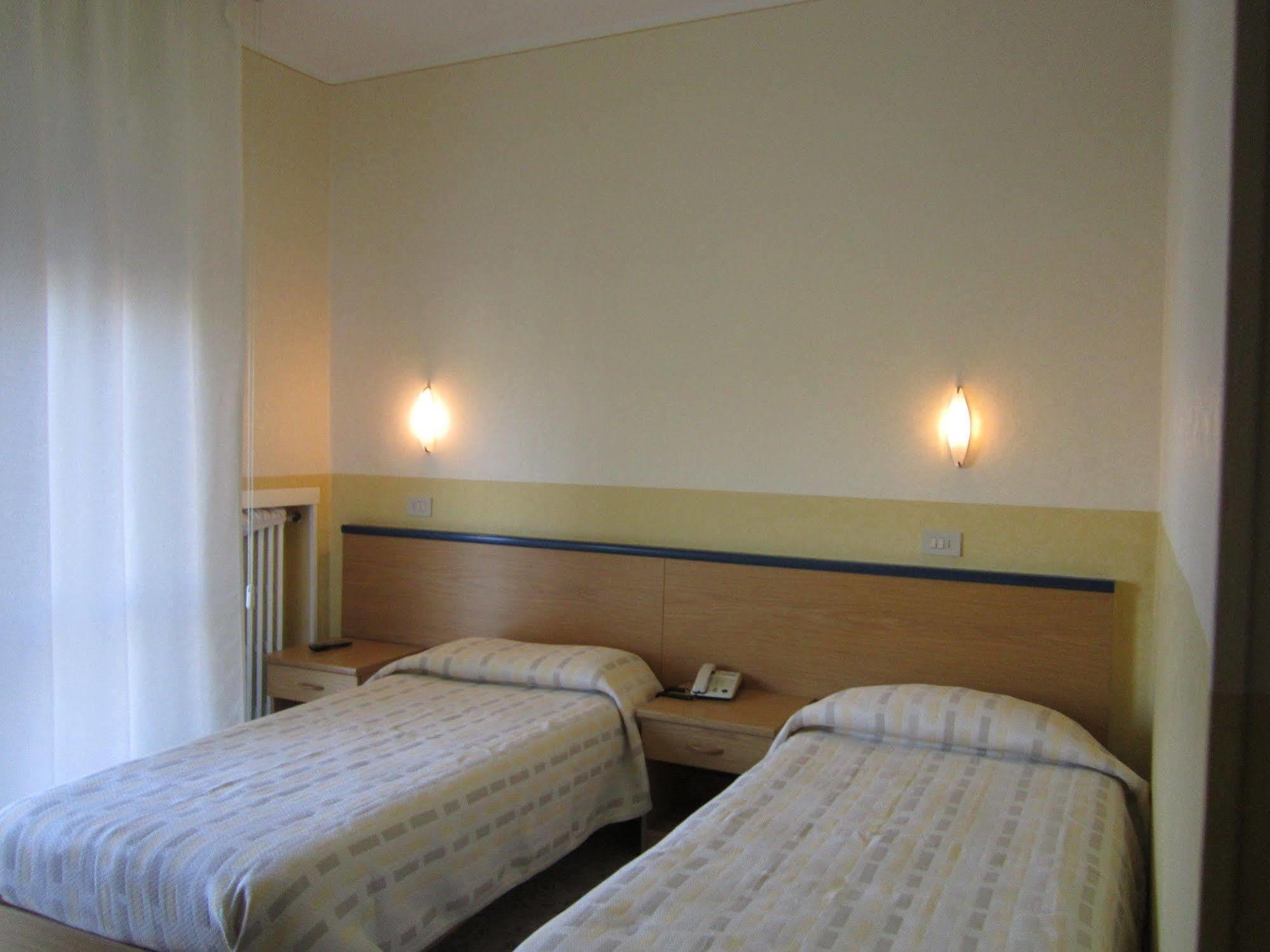 Hotel Marchina Бреша Екстериор снимка