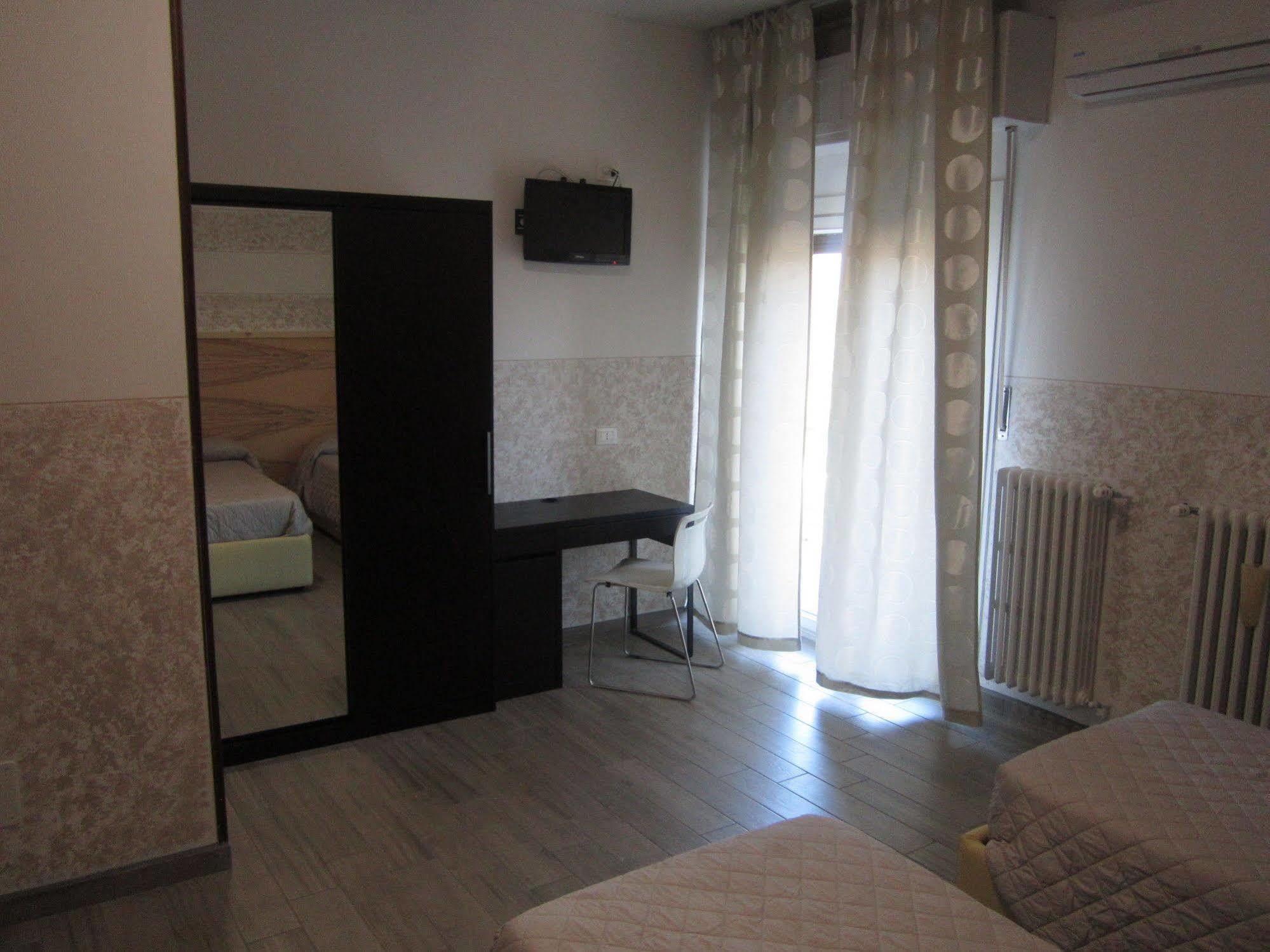 Hotel Marchina Бреша Екстериор снимка